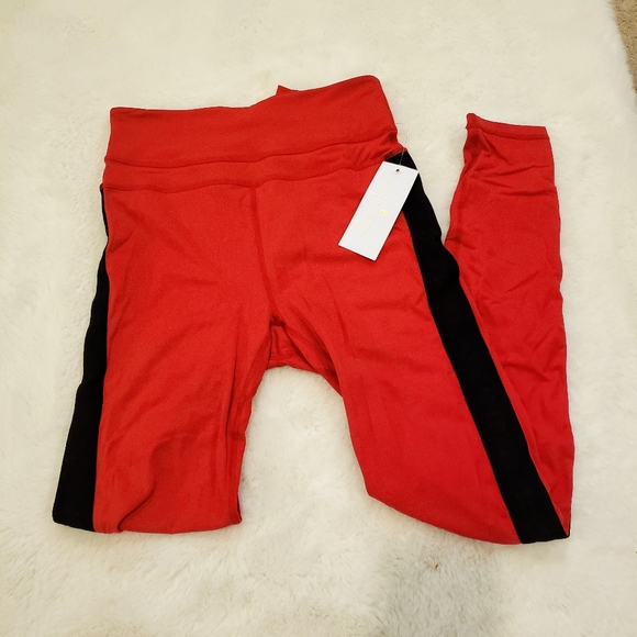 SPIRITUAL GANGSTER LEGGINGS / centered studio tight in cherry 🍒 - Picture 4 of 6